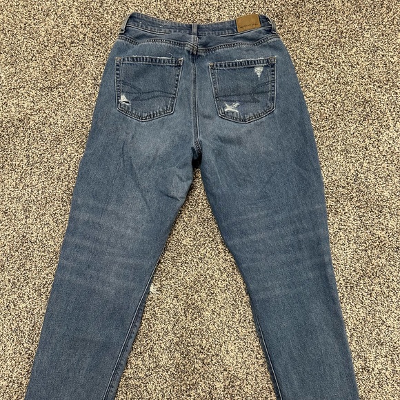 American Eagle High-waisted blue mom jean! - Picture 4 of 4